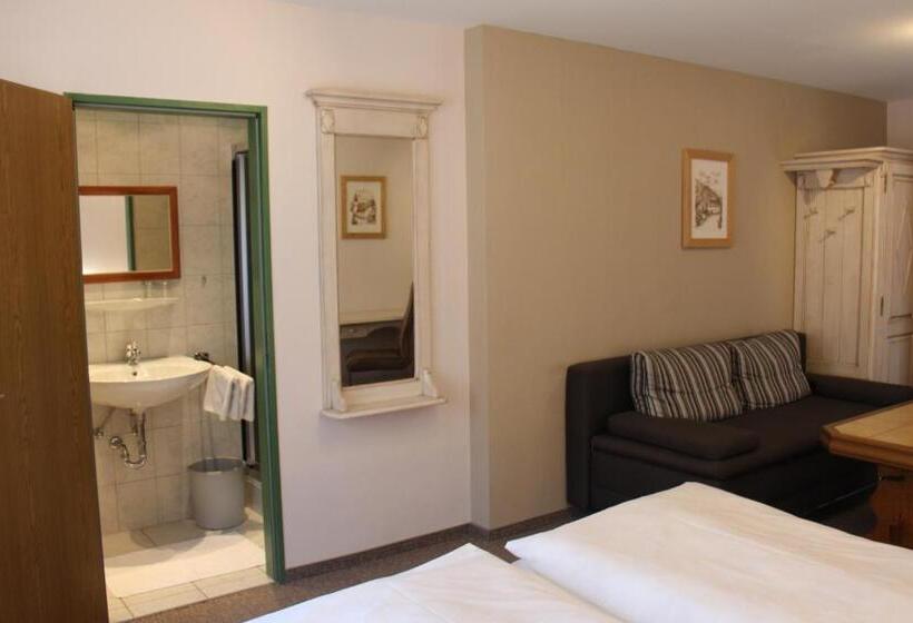 家庭山景房, Café Pension Leistner