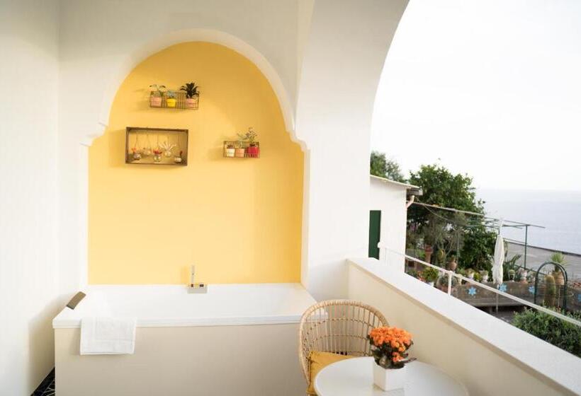 חדר דלוקס עם מרפסת נוף לים, Pezz Pezz