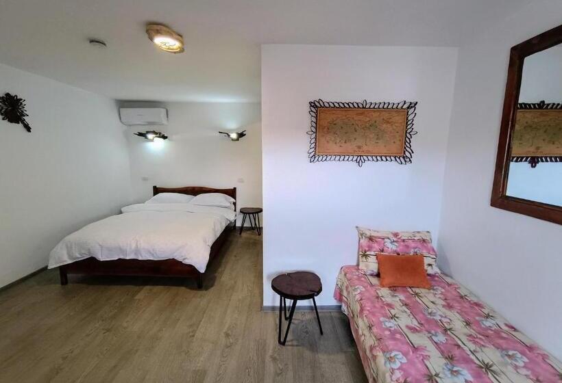 חדר סטנדרט לשלושה עם נוף לגינה, Casa De Vacanta La Locanda Dubova