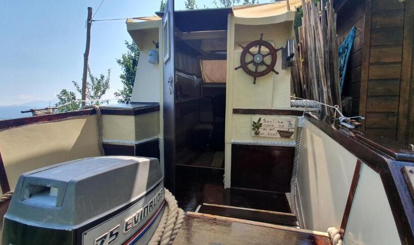 Номер Deluxe, Nave Nel Bosco