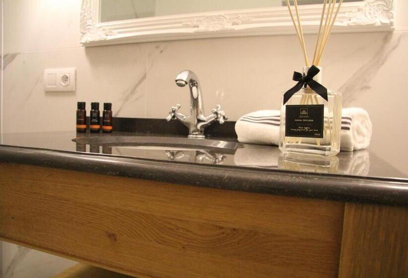 디럭스 룸 킹사이즈 침대, Villa De Noailles