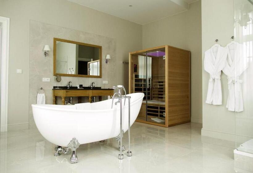 디럭스 룸, Villa De Noailles