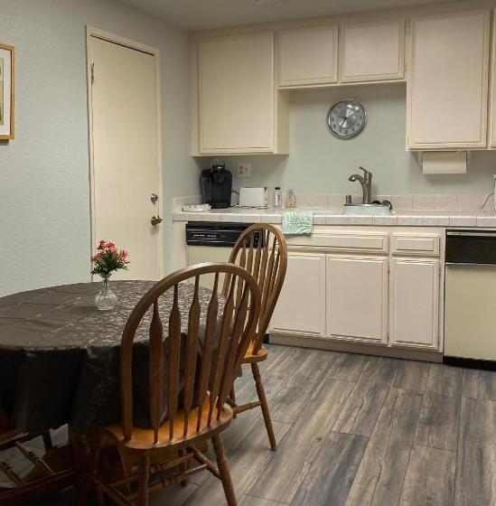 شقة غرفة واحدة مطلة على حمام السباحة, Catalina S Got Cart Condo