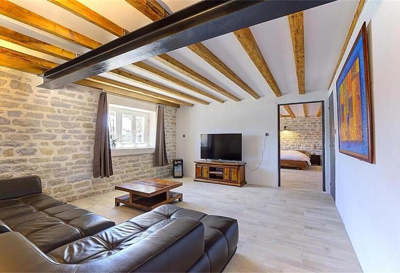 带河湖景观的套房, Domaine Des Jardins De La Saône