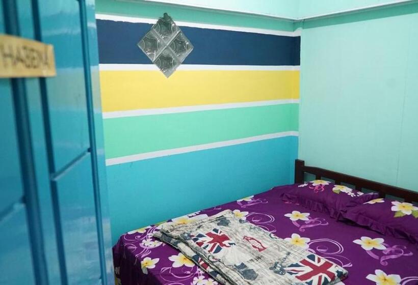 חדר אקונומי, Pintu Biru Hostel