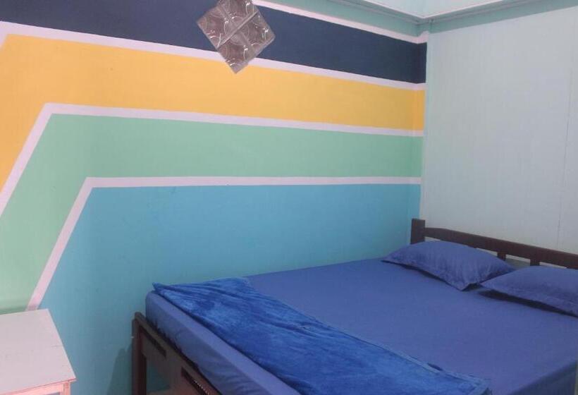 חדר אקונומי, Pintu Biru Hostel