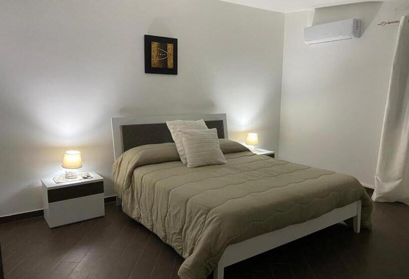 إستوديو قياسى مزودة بتراس, B&b Le Rocce