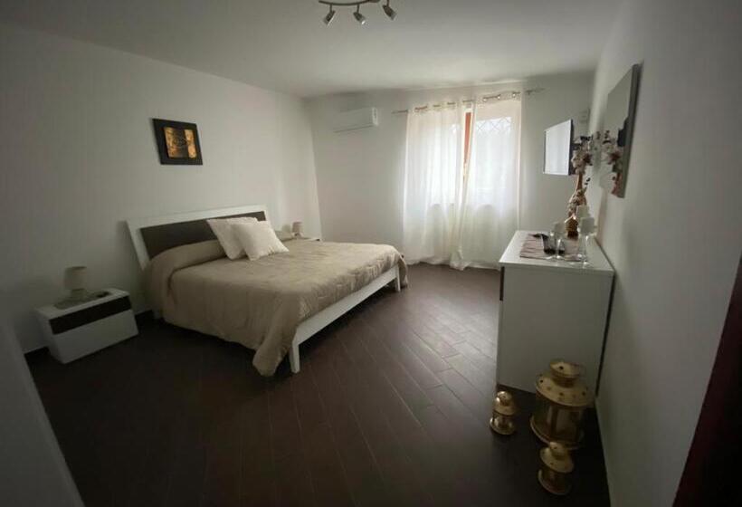 إستوديو قياسى مزودة بتراس, B&b Le Rocce