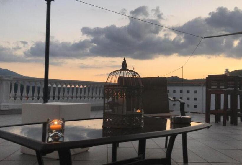 إستوديو قياسى مزودة بتراس, B&b Le Rocce