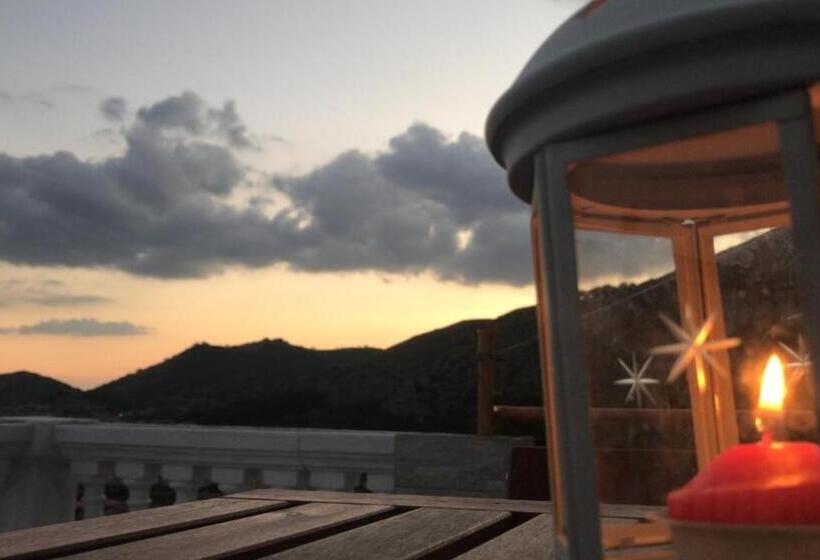 إستوديو قياسى مزودة بتراس, B&b Le Rocce