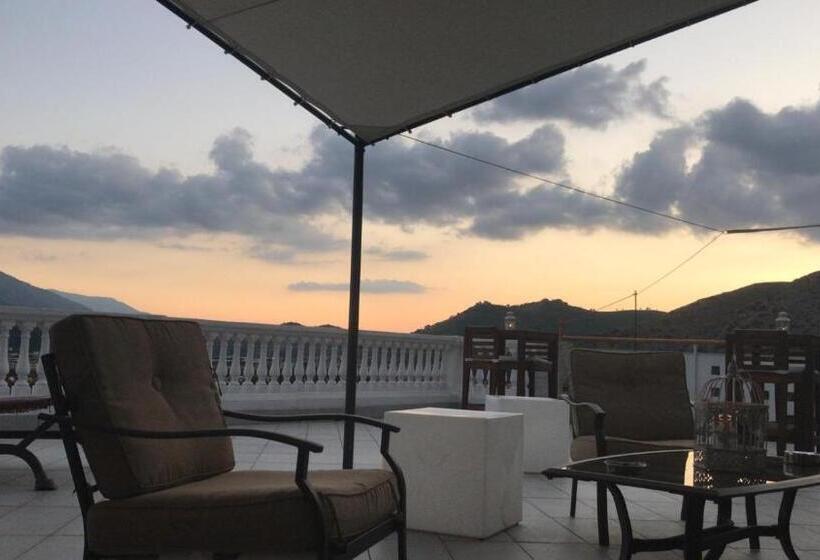 إستوديو قياسى مزودة بتراس, B&b Le Rocce