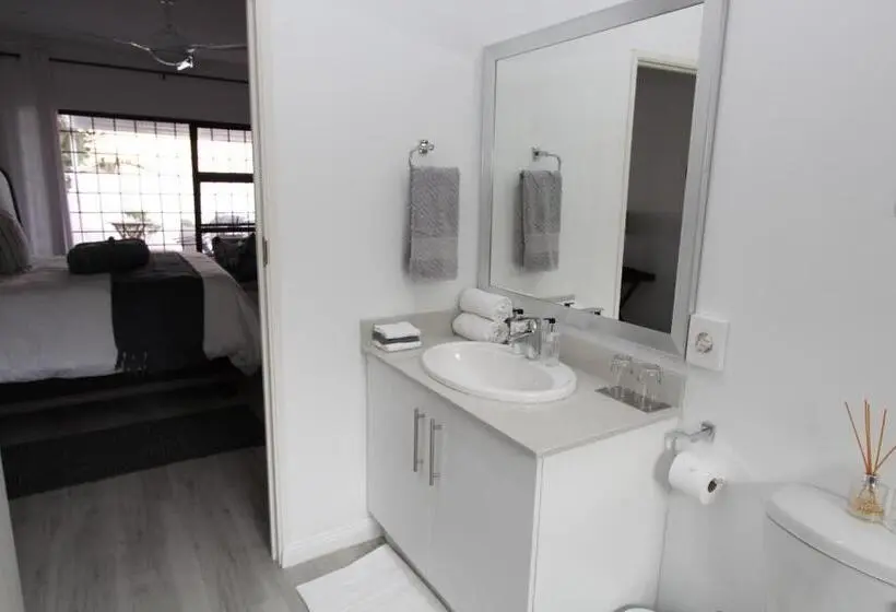 デラックススイート, Beach Break B&b   Deluxe Suites
