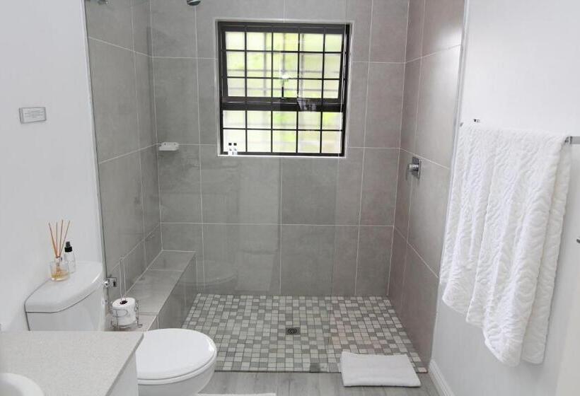 سوییت لوکس, Beach Break B&b   Deluxe Suites