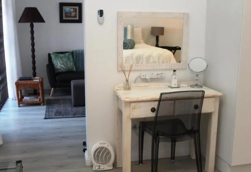 デラックススイート, Beach Break B&b   Deluxe Suites