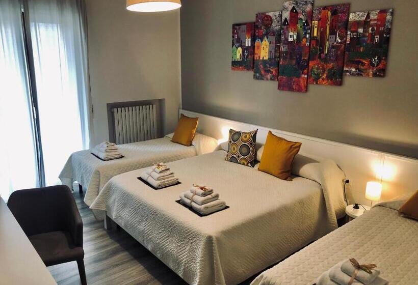 اتاق استاندارد سه تخته با بالکن, Home52