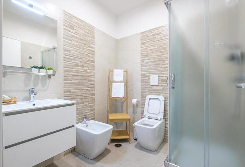 اتاق استاندارد سه تخته با بالکن, Home52