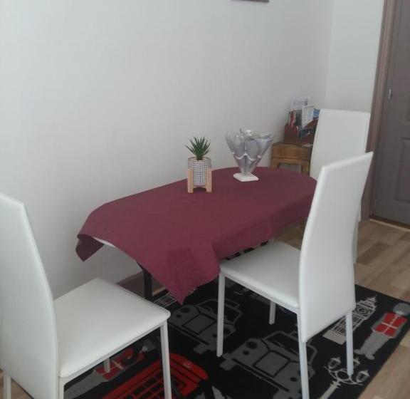 디럭스 룸, Quai De L Arnette