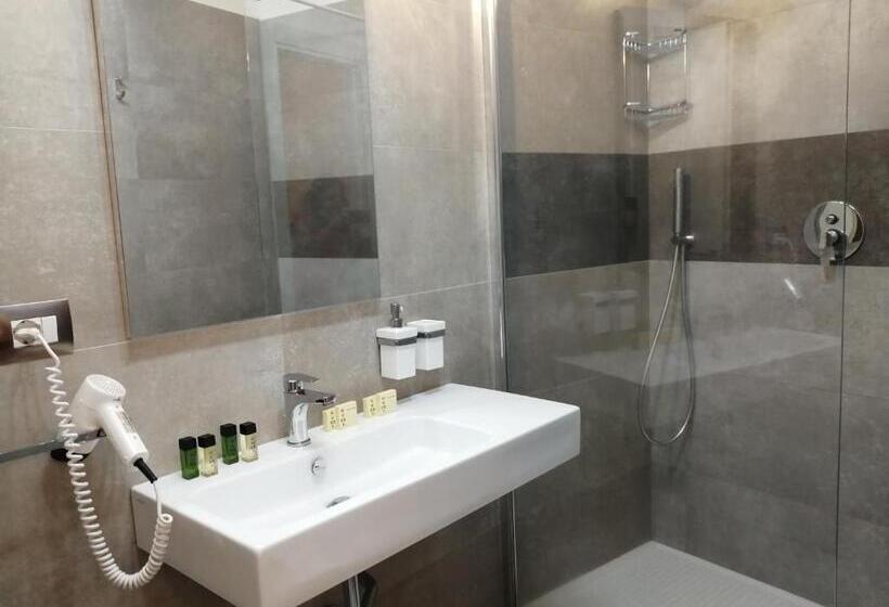 اتاق لوکس سه تخته, Km 0 Dal Centro By Tiziana Monaldi