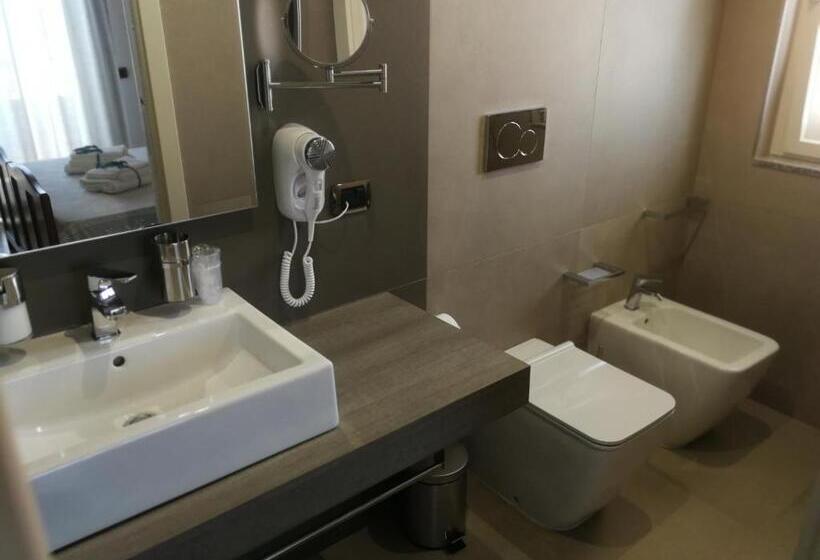 オーシャンビューデラックスルームバルコニー付き, Torrevarata   Guest Rooms