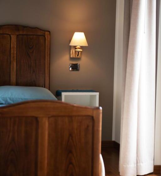 غرفة ديلوكس مطلّة علي البحر مزوَّدة بشُرفة, Torrevarata   Guest Rooms