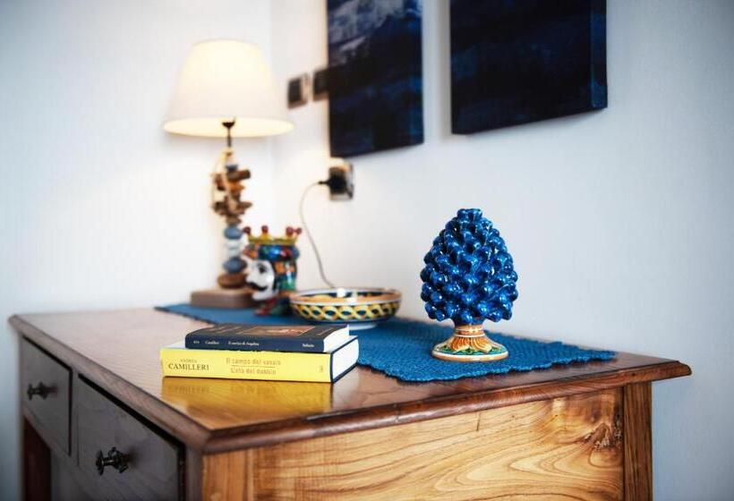 غرفة ديلوكس مطلّة علي البحر مزوَّدة بشُرفة, Torrevarata   Guest Rooms