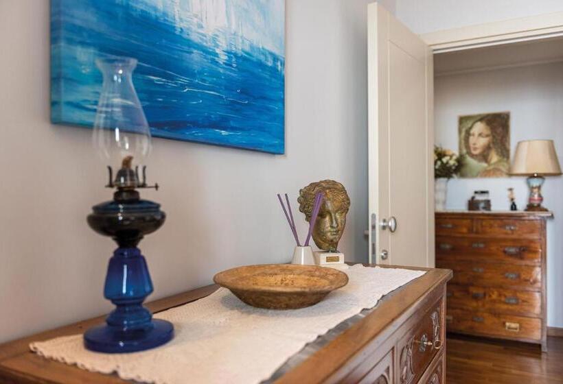 غرفة ديلوكس مطلّة علي البحر مزوَّدة بشُرفة, Torrevarata   Guest Rooms