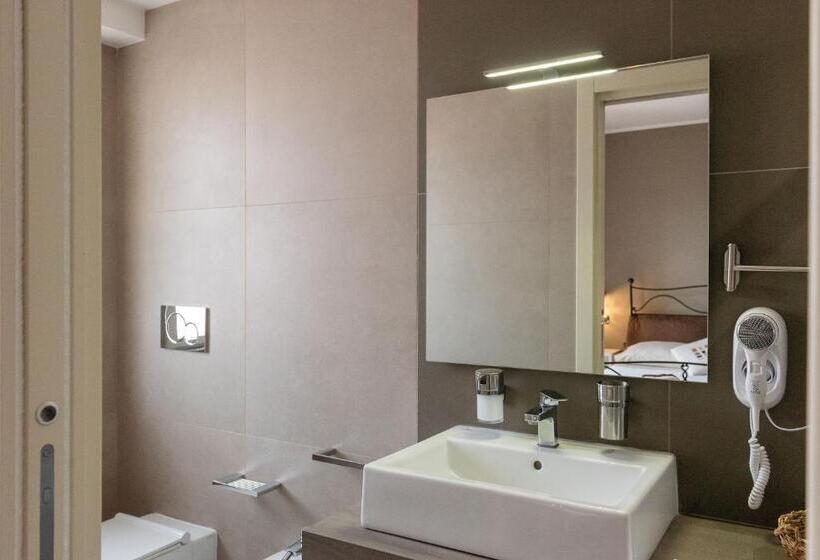 片側に海が見えるデラックスルーム, Torrevarata   Guest Rooms