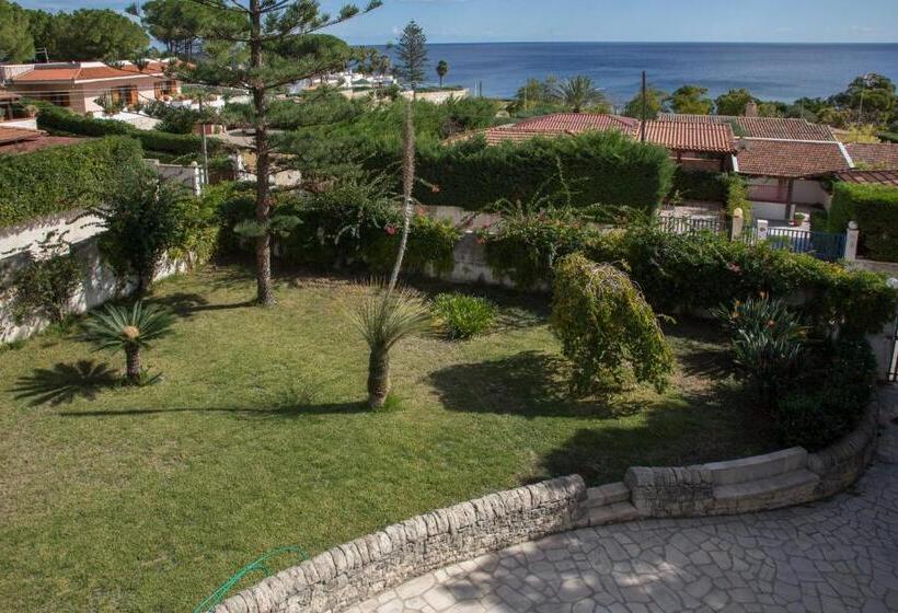 חדר דלוקס עם מרפסת נוף לים, Villa Vega