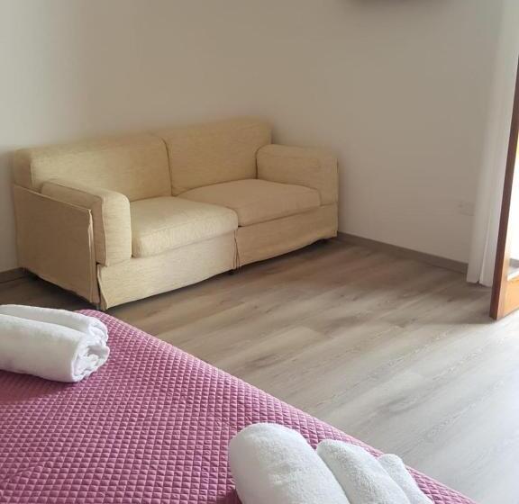 חדר סופריור לשלושה עם נוף לים, Villa Vega