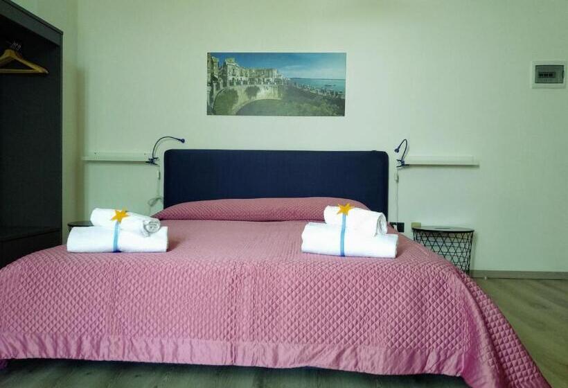 חדר סופריור לשלושה עם נוף לים, Villa Vega