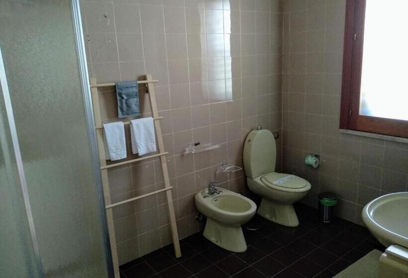 חדר סופריור לשלושה עם נוף לים, Villa Vega