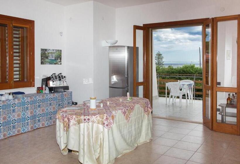 חדר דלוקס עם מרפסת נוף לים, Villa Vega