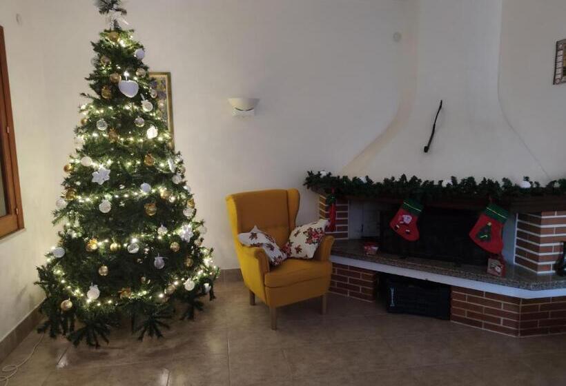 חדר סופריור לשלושה עם נוף לים, Villa Vega