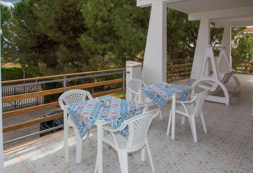 חדר סופריור לשלושה עם נוף לים, Villa Vega