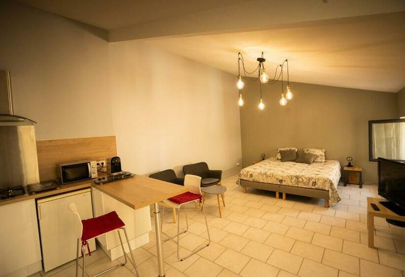 스탠다드 스튜디오, Clos De La Madone