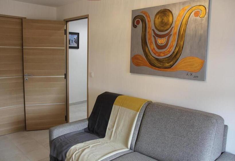 스위트, Clos De La Madone