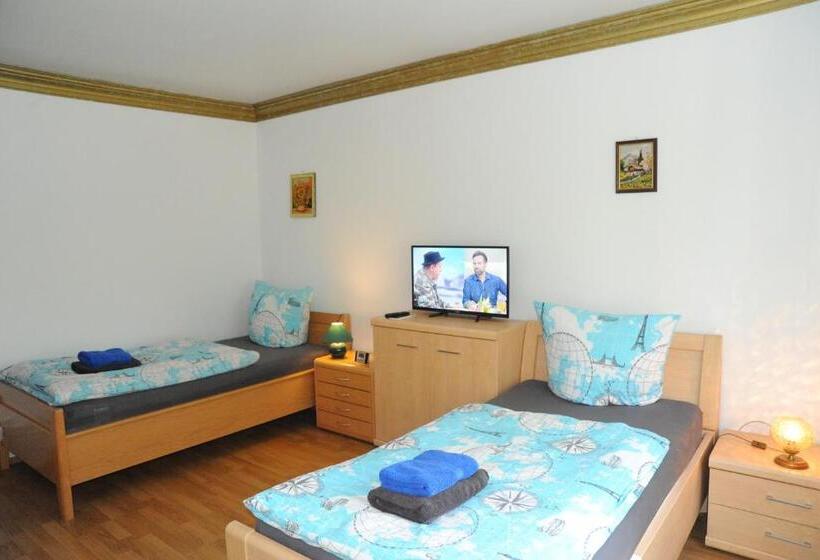 带共用浴室的标准房间, Zur Herzklinik