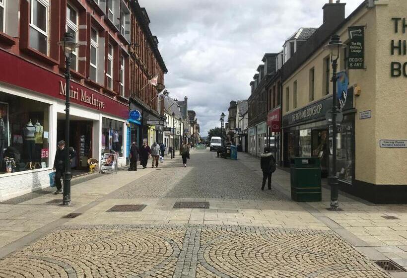 Номер Economy, Prime Location Rooms In High Street