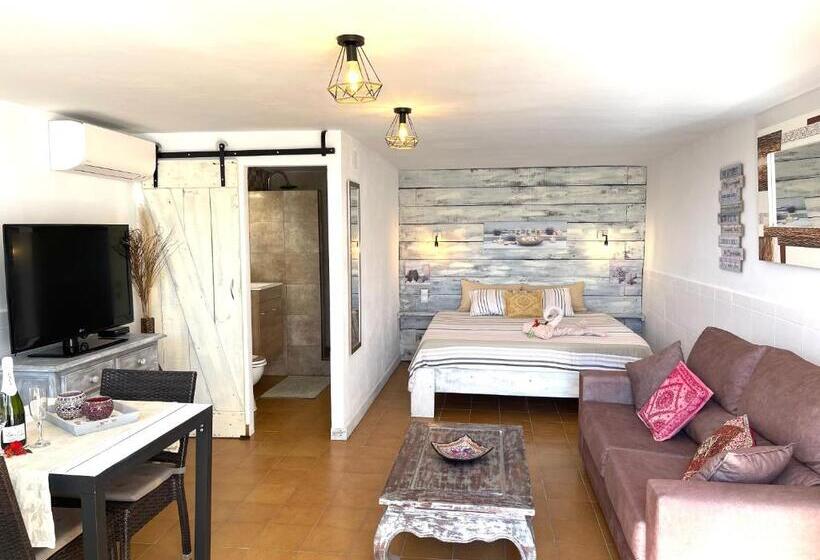 스탠다드 스튜디오 (전망), Casira, Casitas En Kamers, Viñuela, Andalucía