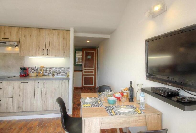 带1个卧室的带海景的公寓, Appartement 2 Pièces Pied Dans L Eau