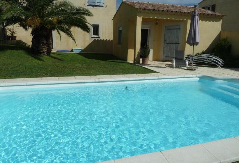 غرفة قياسية مطلّة علي حمام السباحة, Chambre D Hôtes Les Boutons D Or