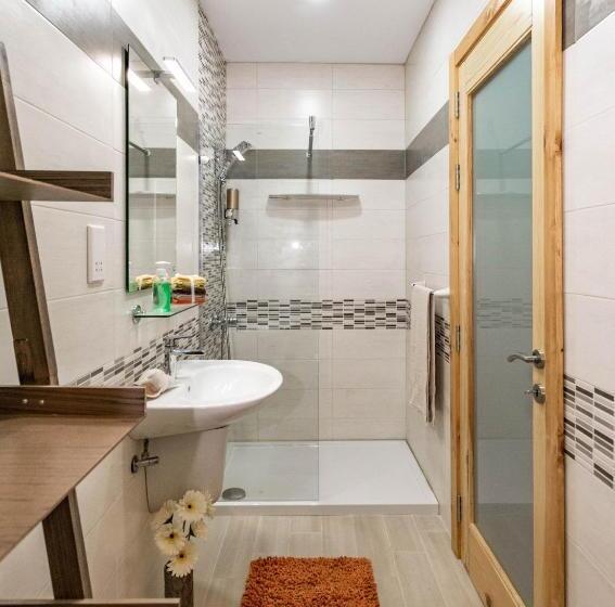 اتاق سوپریور با چشمانداز باغ, Kikka B&b