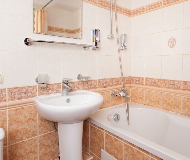 اتاق اکونومی یک تخته, Amaks Premier Hotel