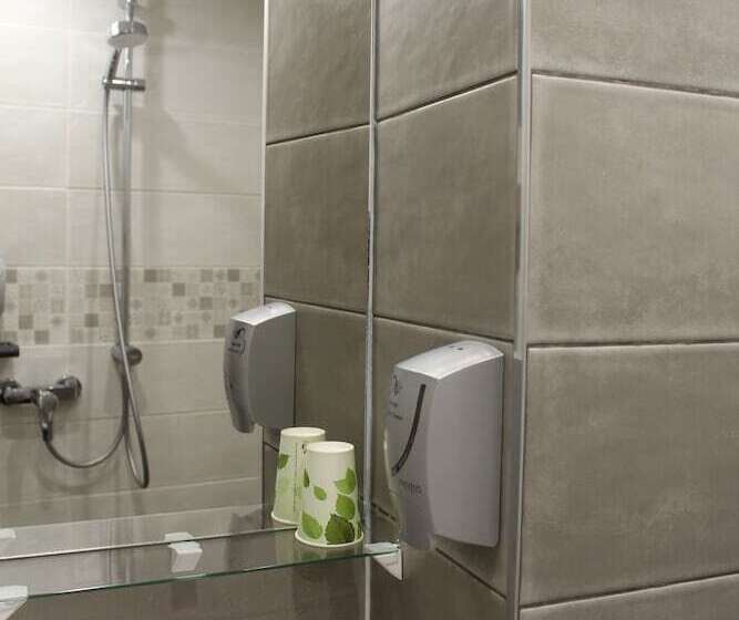 Номер Стандарт, Brit Hotel La Bonne Etape