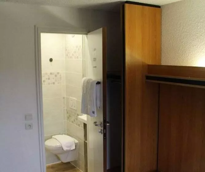 اتاق استاندارد, Brit Hotel La Bonne Etape