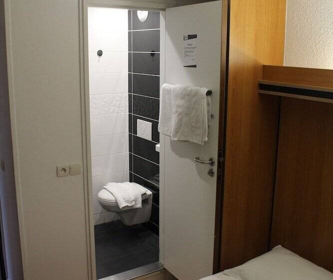 Номер Стандарт, Brit Hotel La Bonne Etape