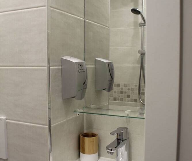 Номер Стандарт Трехместный, Brit Hotel La Bonne Etape