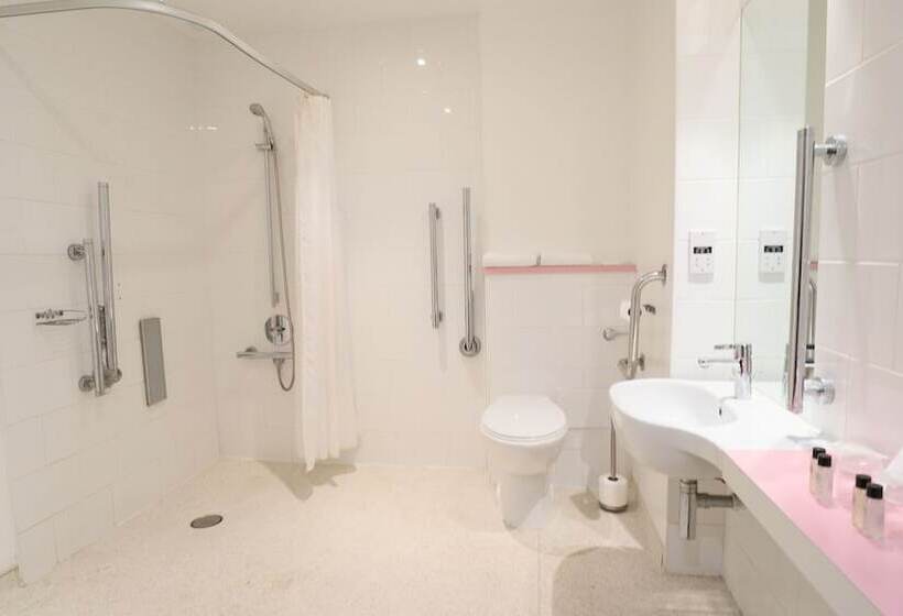 スタンダードトリプルルーム, Citrus Hotel Cheltenham By Compass Hospitality