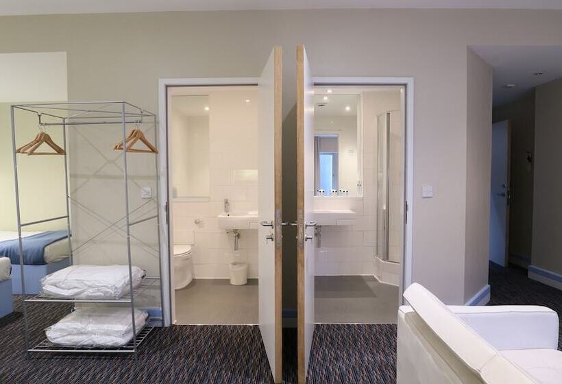 スタンダード４人部屋, Citrus Hotel Cheltenham By Compass Hospitality