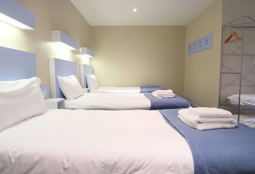 Четырехместный Номер Стандарт, Citrus Hotel Cheltenham By Compass Hospitality